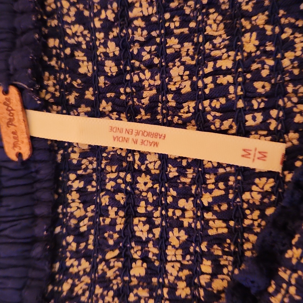 Free People Cropped Navy Floral Blouse Womans Size Medium - Picture 3 of 12
